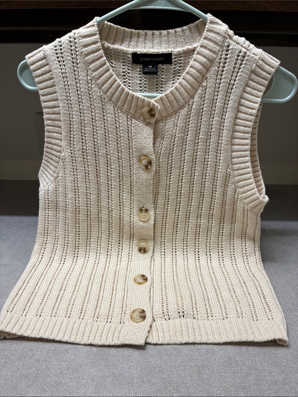 Sanctuary Beige/Cream Ribbed Button-Front Sleeveless Cardigan